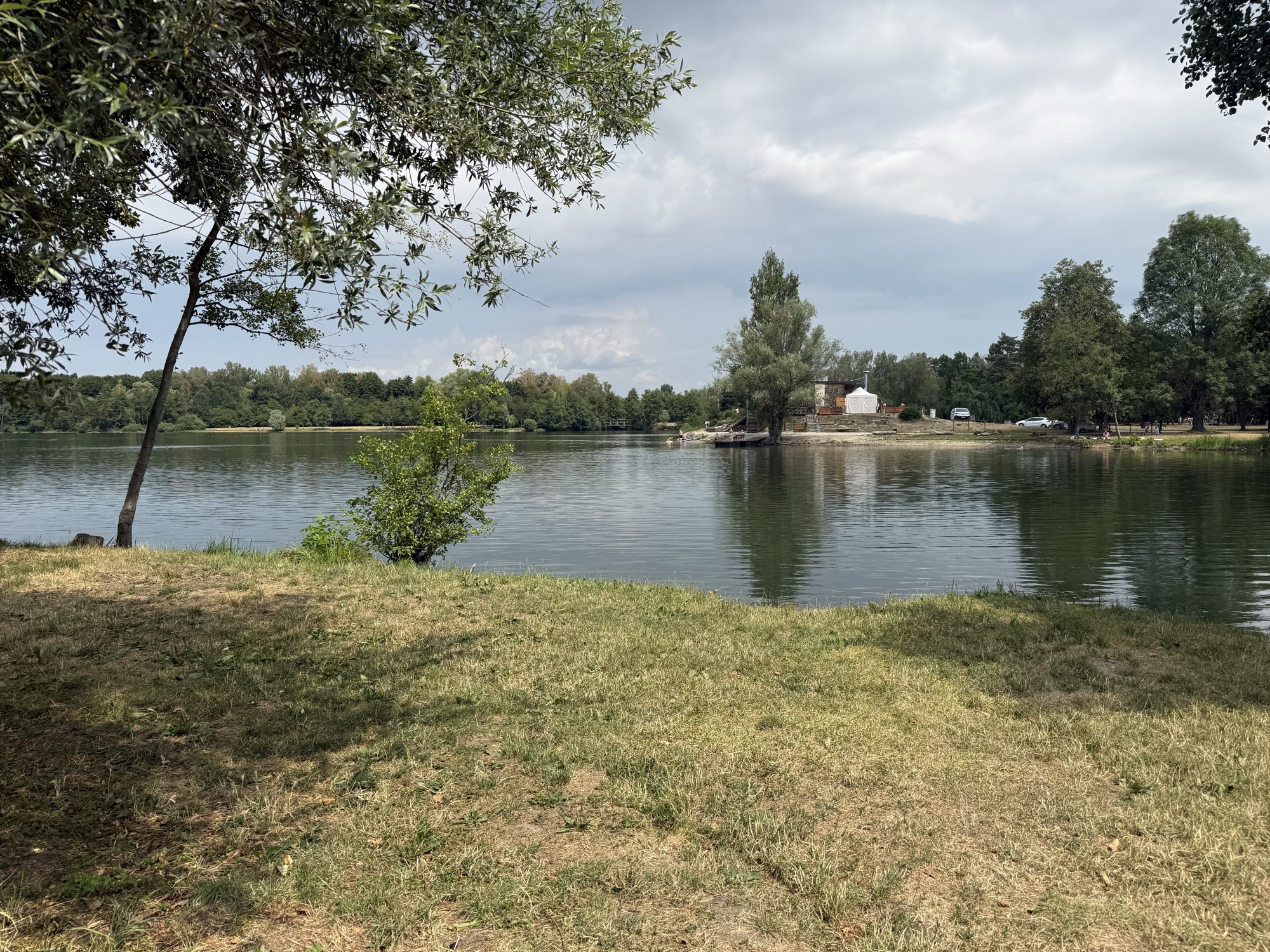 Erste Pause am Wasser bei Křelov